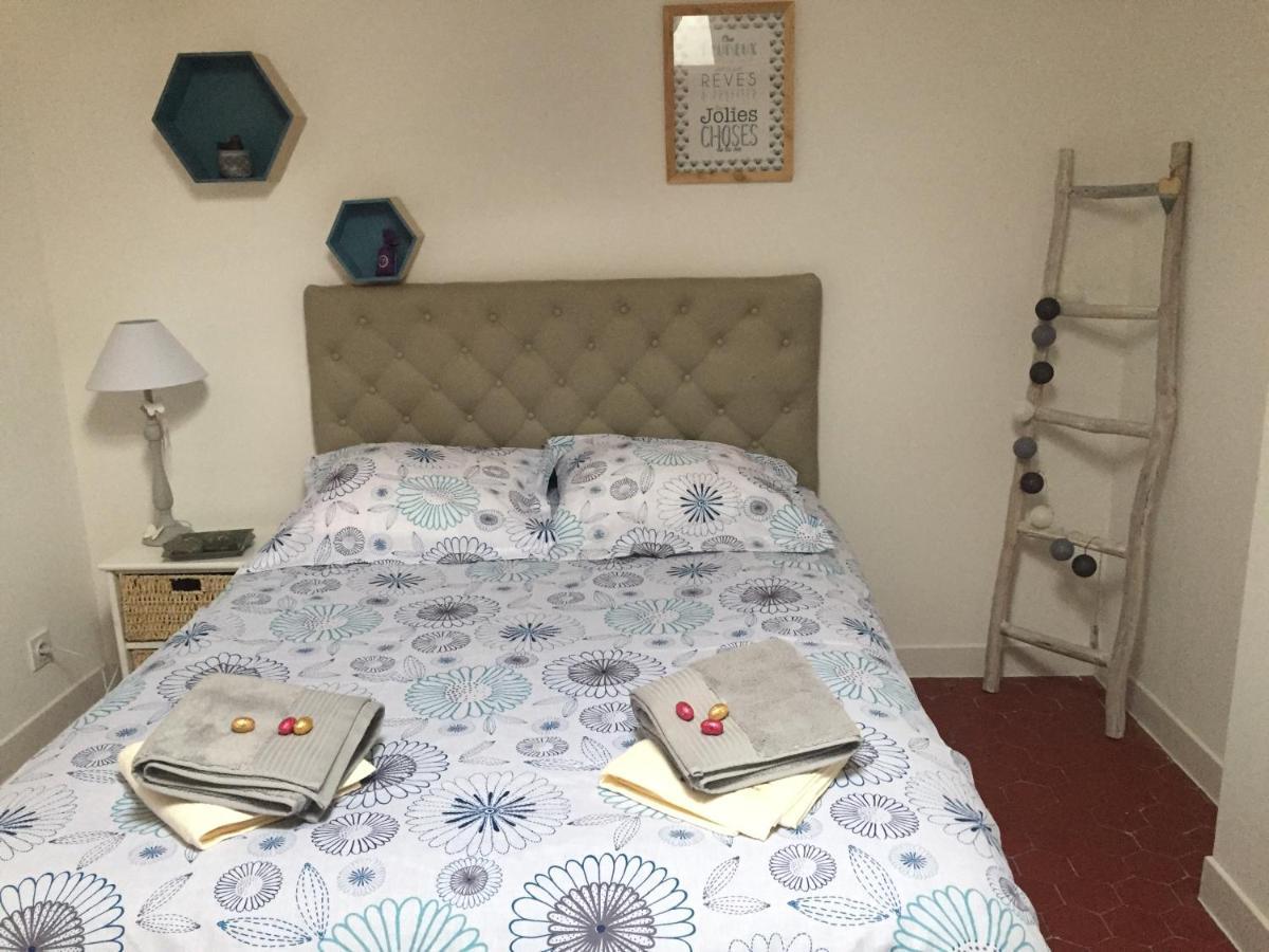 Châteauneuf-de-Gadagne Un Soir Sous Les Etoiles Bed & Breakfast エクステリア 写真